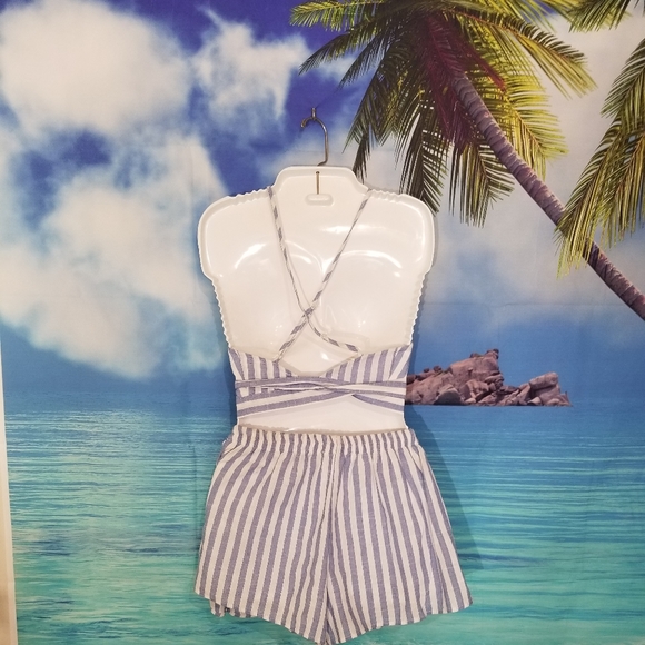 Coastal Living Light Blue & White Striped 2 piece - Picture 3 of 3